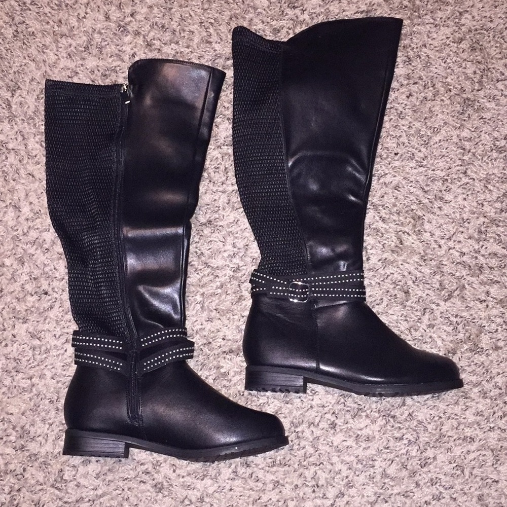 NWOT Wide Calf knee high black boots